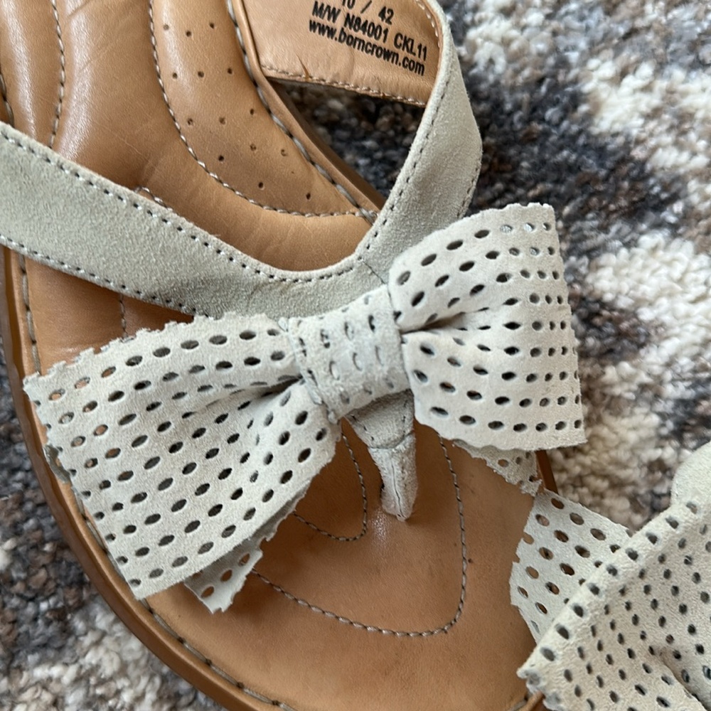 Born Crown Leather Thong Style Sandal with a Bow size 10 - Picture 4 of 8
